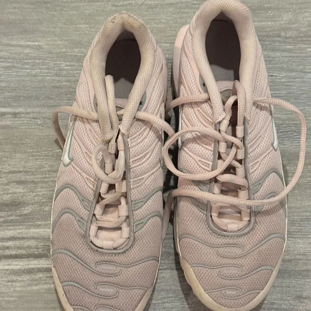 Nike Women's Light Pink Sneakers